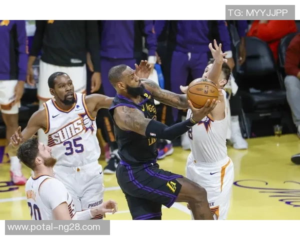 十二年纽约与湖人对决的传奇时刻与篮球历史的交汇点 十二年纽约与湖人对决的传奇时刻与篮球历史的交汇点